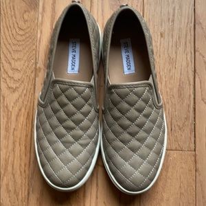 Steve Madden slip one